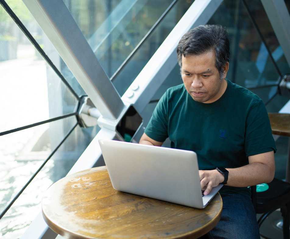 “Hire a Freelancer Digital Marketer Instead of an Agency-10 reasons(2026)”